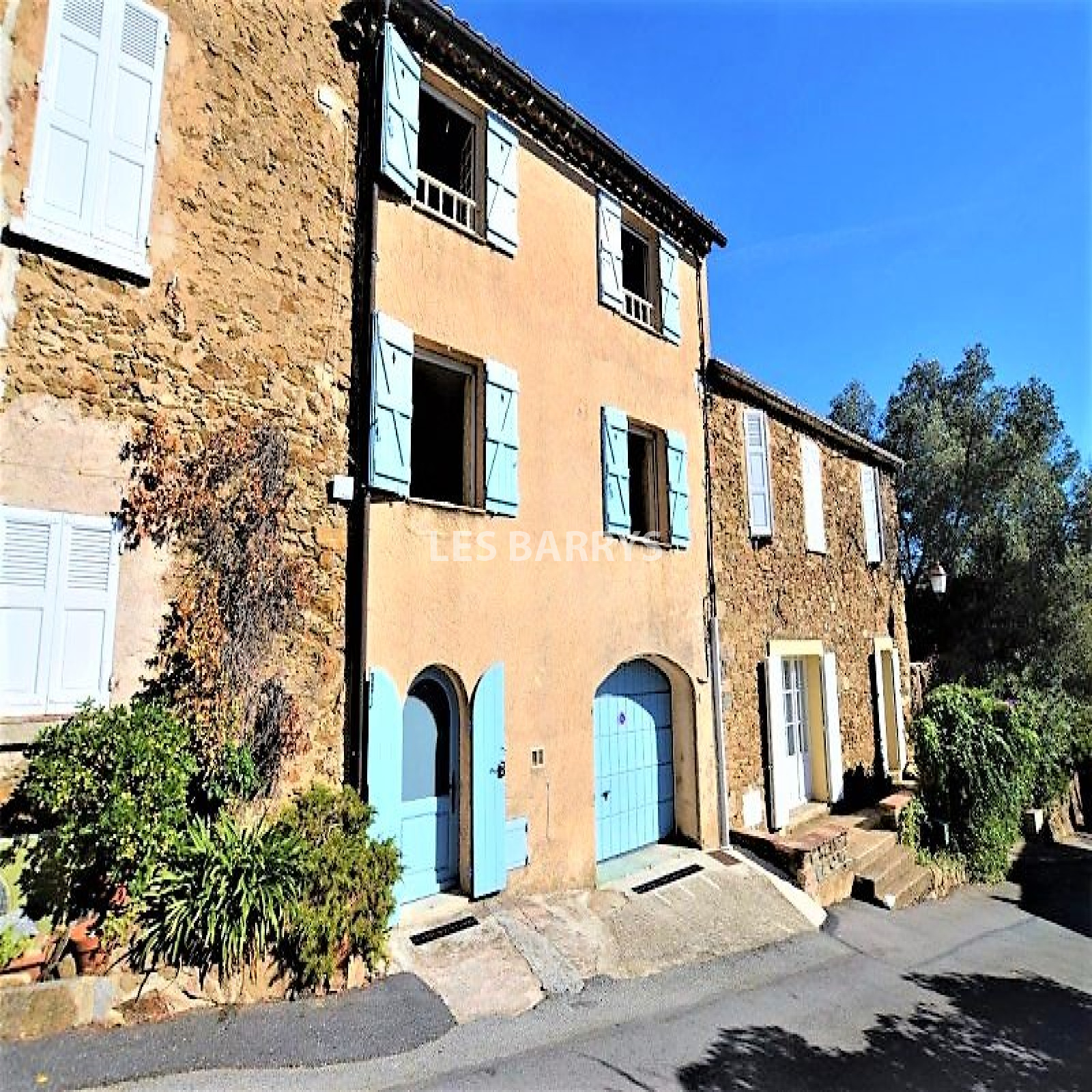 vente Gassin, à vendre, maison de village proche du village avec garage