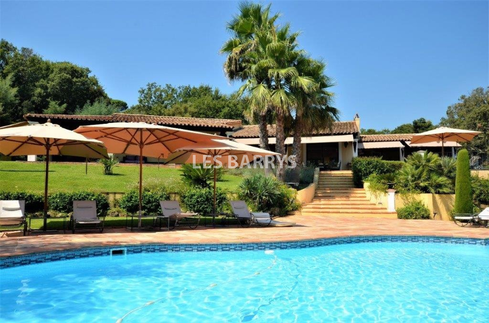 Vente A vendre à Gassin, villa avec piscine de plainpied dans la